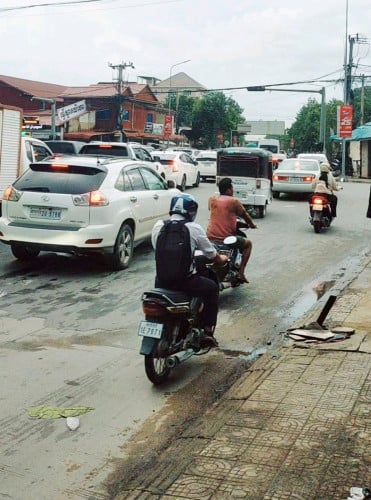 តូបជួលផ្លូវ៥០ម៉ែត្រ190$ ព្រែកហូរ ក្រុងតាខ្មៅ ជ