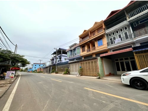 ផ្ទះអាជីវកម្មសម្រាប់លក់ | Commercail house for sale (ទីតាំង​ជិតបន្ទាយអង្គរក្ស)