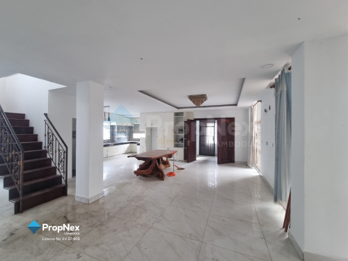 🏢 Building for Rent – in BKK3