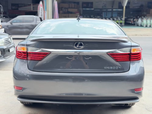 2013 Lexus ES300h ឡើងមុខហើយ ឡានស្អាត
