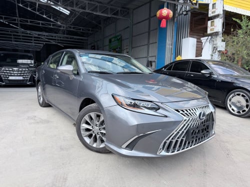 2013 Lexus ES300h ឡើងមុខហើយ ឡានស្អាត
