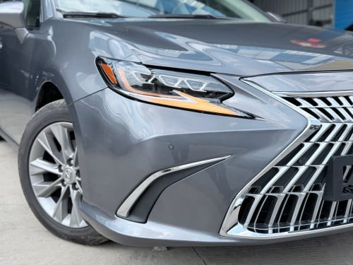 2013 Lexus ES300h ឡើងមុខហើយ ឡានស្អាត
