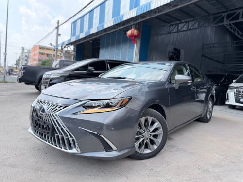 2013 Lexus ES300h ឡើងមុខហើយ ឡានស្អាត