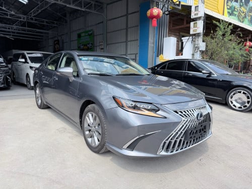 2013 Lexus ES300h ឡើងមុខហើយ ឡានស្អាត