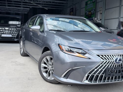 2013 Lexus ES300h ឡើងមុខហើយ ឡានស្អាត