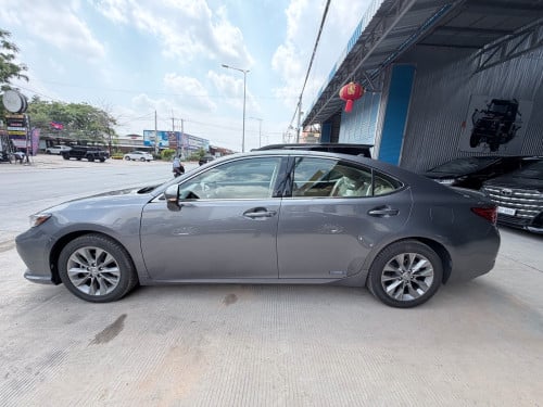 2013 Lexus ES300h ឡើងមុខហើយ ឡានស្អាត