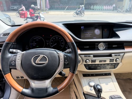 2013 Lexus ES300h ឡើងមុខហើយ ឡានស្អាត
