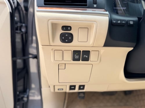 2013 Lexus ES300h ឡើងមុខហើយ ឡានស្អាត