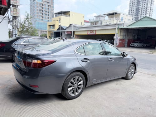 2013 Lexus ES300h ឡើងមុខហើយ ឡានស្អាត