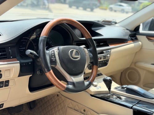2013 Lexus ES300h ឡើងមុខហើយ ឡានស្អាត