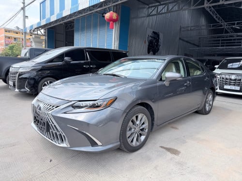 2013 Lexus ES300h ឡើងមុខហើយ ឡានស្អាត