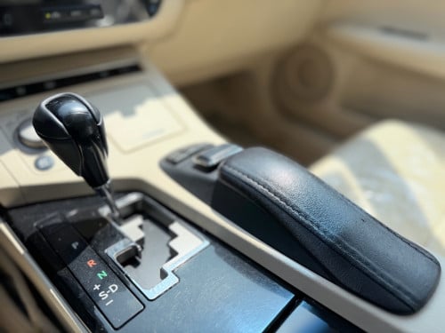 2013 Lexus ES300h ឡើងមុខហើយ ឡានស្អាត