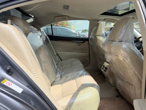 2013 Lexus ES300h ឡើងមុខហើយ ឡានស្អាត
