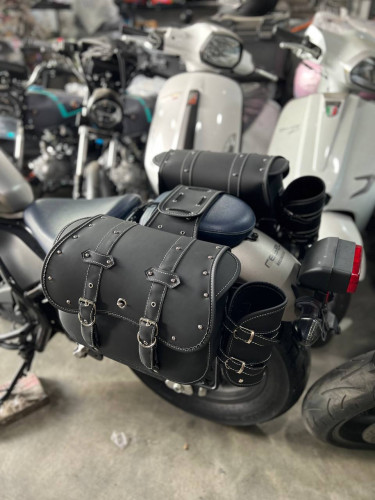 60$ កាបូបសងខាង ស្បែកជ័រ មានជើងដាក់កែវទឹកទៀត ដាក់បានគ្រប់ម៉ូតូ