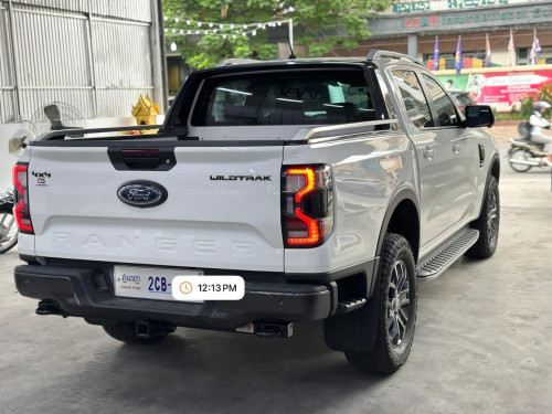 Ford Wildtrak 2023 ថ្មីណាស់ 4000km