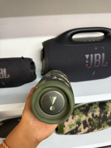 JBL Charge5 នៅស្អាតសំណុំសំឡេងល្អ