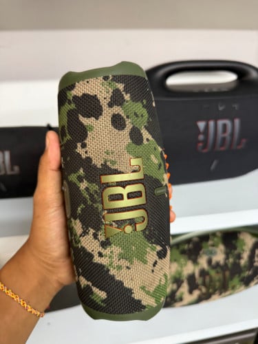 JBL Charge5 នៅស្អាតសំណុំសំឡេងល្អ