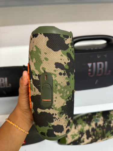JBL Charge5 នៅស្អាតសំណុំសំឡេងល្អ