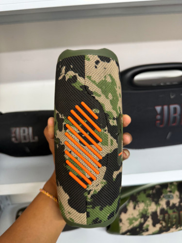 JBL Charge5 នៅស្អាតសំណុំសំឡេងល្អ