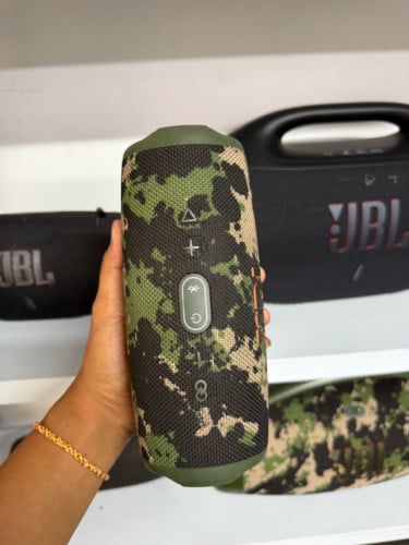 JBL Charge5 នៅស្អាតសំណុំសំឡេងល្អ