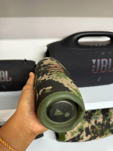 JBL Charge5 នៅស្អាតសំណុំសំឡេងល្អ