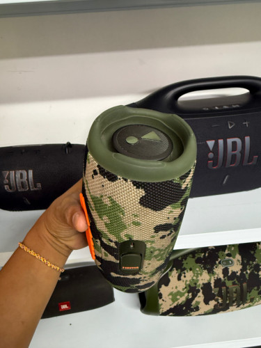 JBL Charge5 នៅស្អាតសំណុំសំឡេងល្អ