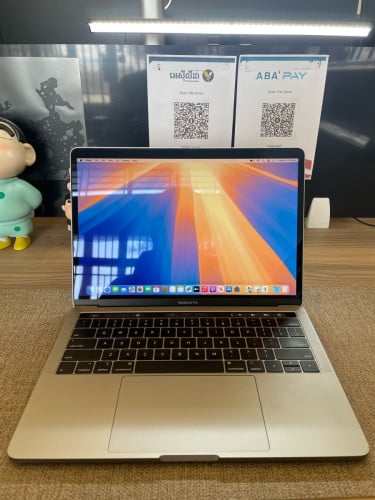 Macbook pro 2018 i7 512g Touch bar