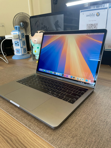 Macbook pro 2018 i7 512g Touch bar