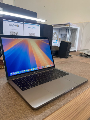 Macbook pro 2018 i7 512g Touch bar