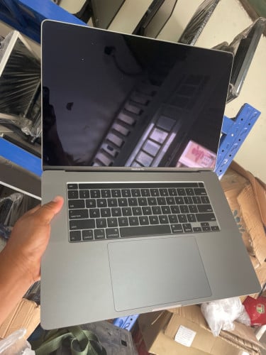 MacBook Pro 2019 ci7 ram 16gb ssd 500gb VGA 8GB 99%
