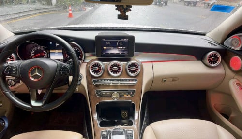 Mercedes C300 បង់រំលោះសុទ្ធ 100%
