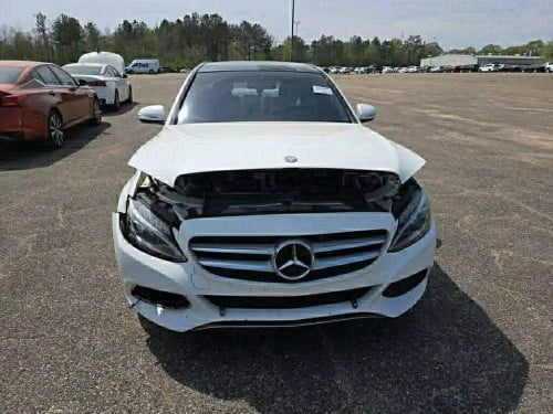 Mercedes C300 បង់រំលោះសុទ្ធ 100%