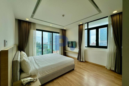 Modern 2 Bedrooms Apartment for RENT near BKK1 with Gym and Pool