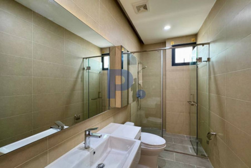Modern 2 Bedrooms Apartment for RENT near BKK1 with Gym and Pool