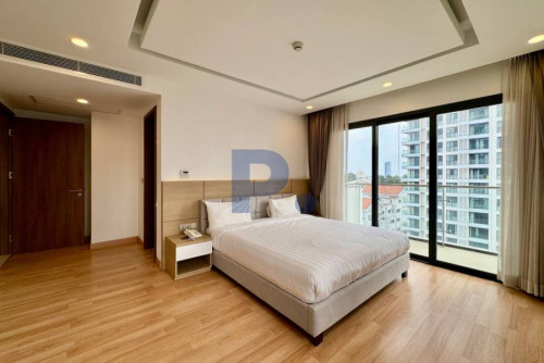 Modern 2 Bedrooms Apartment for RENT near BKK1 with Gym and Pool