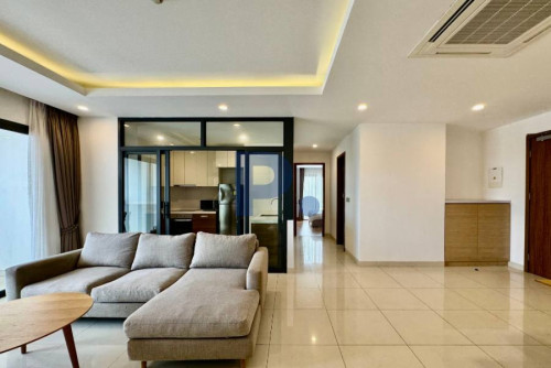 Modern 2 Bedrooms Apartment for RENT near BKK1 with Gym and Pool