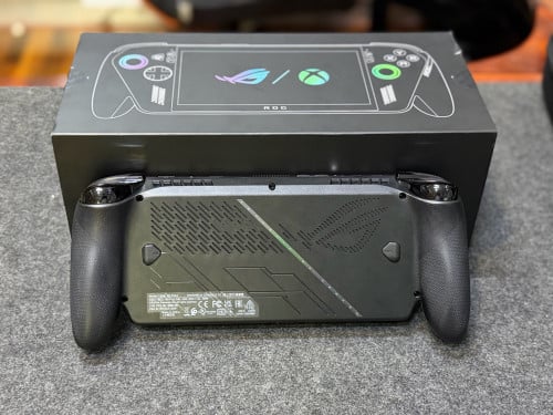 MSI CLAW A8