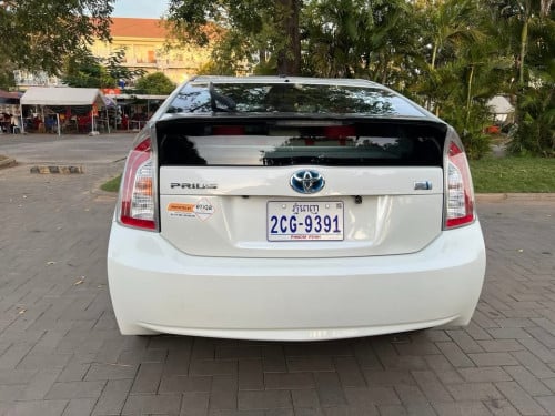 Prius 2013 with FULL INSURANCE