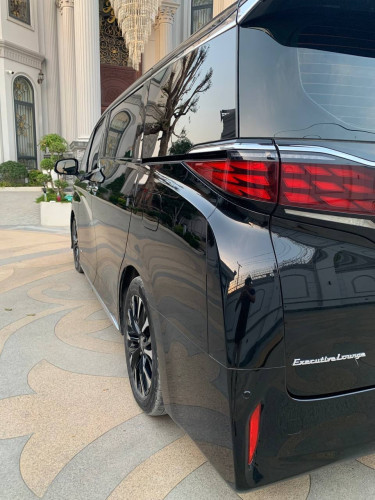 Toyota Alphard 2024
