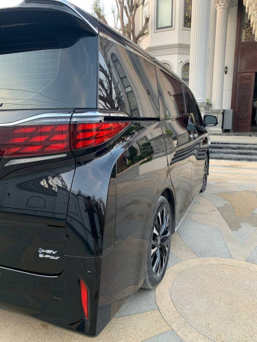 Toyota Alphard 2024