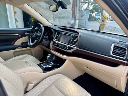 TOYOTA Highlander Limited 2015 7កៅអី
