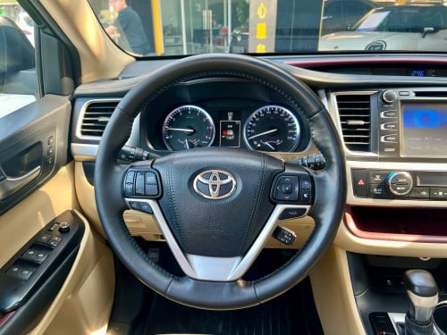 TOYOTA Highlander Limited 2015 7កៅអី
