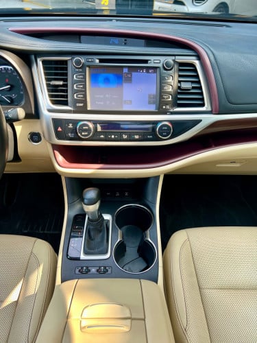 TOYOTA Highlander Limited 2015 7កៅអី
