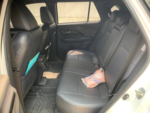 ជួលCar for rent租車Toyota Yaris cross 2024 & BMW X4 2025