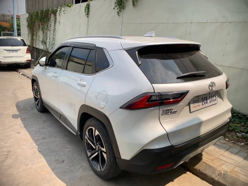 ជួលCar for rent租車Toyota Yaris cross 2024 & BMW X4 2025