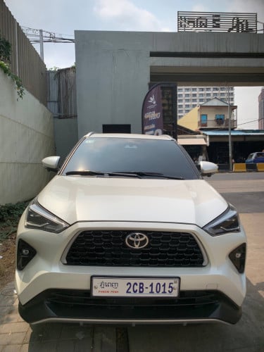 ជួលCar for rent租車Toyota Yaris cross 2024 & BMW X4 2025