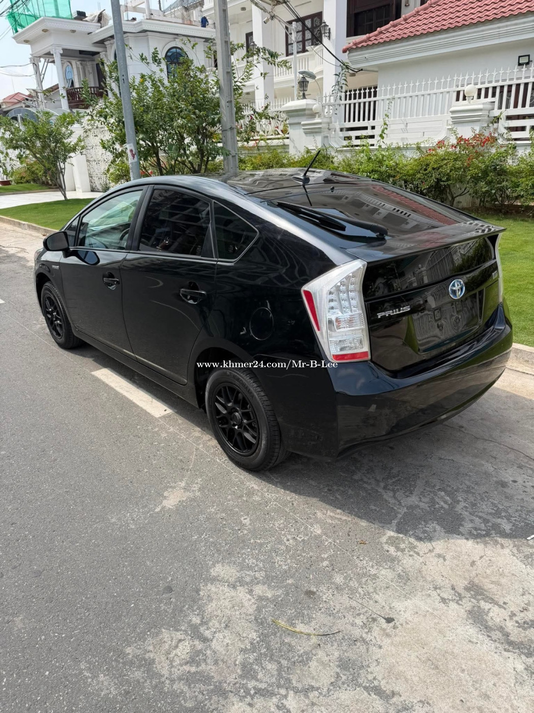 Toyota Prius 010 ឡានមូល ក្រដាស់ពន្ធ