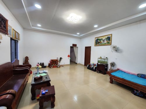 ផ្ទះលក់បន្ទាន់ខ្លាំងជិតរង្វង់មូលគួរស្រូវទល់មុខអាគារខុនដូរជប៉ុន