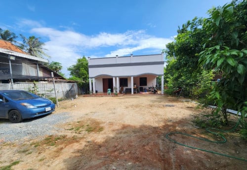 ផ្ទះលក់បន្ទាន់ខ្លាំងជិតរង្វង់មូលគួរស្រូវទល់មុខអាគារខុនដូរជប៉ុន