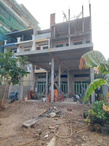 ផ្ទះលក់បន្ទាន់ជាប់ផ្សារចំរេីនផលមុខពេទ្យរុស្សុី